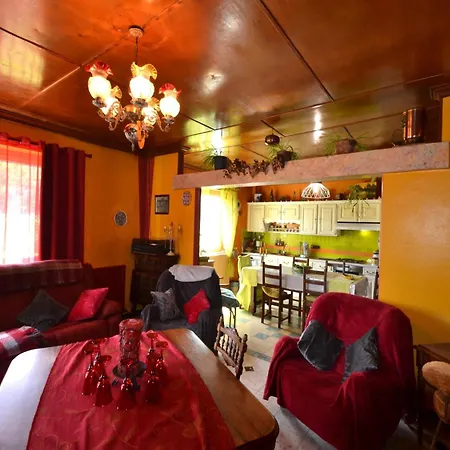 Spacious House, Centrally Located For Excursions *