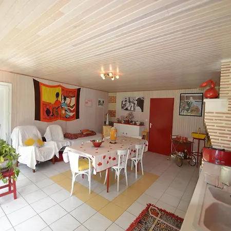 Spacious House, Centrally Located For Excursions בית נופש Camiran