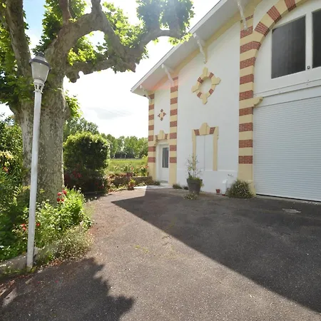 Spacious House, Centrally Located For Excursions Camiran